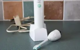 Szczoteczka ultradźwiękowa czy soniczna? Wybierz idealną!