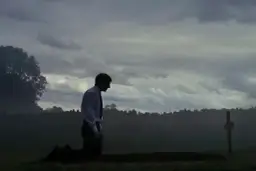 Seks z grobem: nowe wyzwanie aktorskie Barry'ego Keoghana