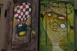 Parapet drewniany olejowany czy lakierowany – co wybrać dla swojego domu?