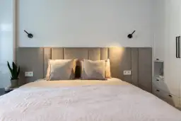 Gniazdka w sypialni: Gdzie i ile? Planuj jak ekspert!