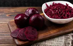 Ile gotować buraki na surówkę, aby były idealnie miękkie?