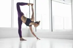 Szpagat: Jak szybko i bezpiecznie się nauczyć? Realny plan