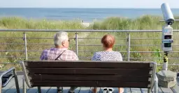 Czy sejm zatwierdził bon turystyczny dla emerytów? Sprawdź, co się dzieje