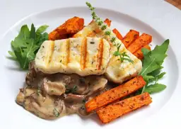 Co zrobić z sera halloumi? 10 pysznych przepisów, które zaskoczą