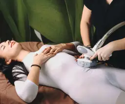 Endermologia: dla kogo? Wskazania, przeciwwskazania i efekty.