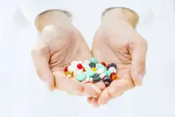 Czy suplementy diety są szkodliwe? Odkryj niebezpieczeństwa dla zdrowia