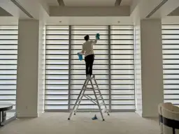 Jak skutecznie wyprać rolety materiałowe bez ryzyka uszkodzeń – poradnik krok po kroku