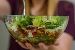 Co zamiast oliwek do sałatki? Smaczne i zdrowe alternatywy dla Ciebie