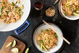 Jak zrobić krewetki z makaronem w sosie: 5 prostych kroków