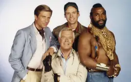 Drużyna A, kultowy serial, prezentuje swoich bohaterów: Templeton "Face" Peck, B.A. Baracus, H.M. "Howling Mad" Murdock i pułkownik John "Hannibal" Smith.