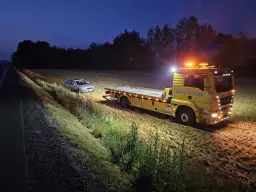 Awaria na autostradzie? Sprawdź, jak bezpiecznie wezwać pomoc!