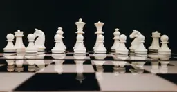 Królowa Charlotta: Opowieść ze Świata Bridgertonów - recenzja nowego romansu historycznego z 2023 roku