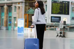 Czy trzeba podpisać walizkę do samolotu? Dowiedz się, dlaczego warto.