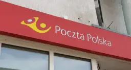 Jakie są koszty i procedura opłaty za przelew na poczcie? 