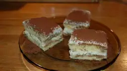 Imprezowe tiramisu na biszkopcie - przepis na dużą blachę dla gości