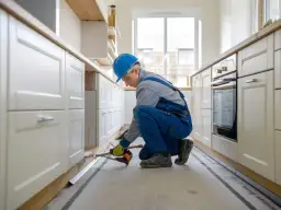 Jak zamontować cokół do mebli kuchennych: 5 prostych kroków dla każdego