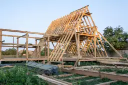 Jaki fundament pod domek letniskowy drewniany 35m2 - uniknij kosztownych błędów