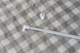 Jak zrobić zasłonę do szafki - proste kroki, które ułatwią Ci życie