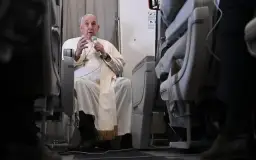 Czy bycie gejem to grzech? Odkryj, co mówi Kościół katolicki