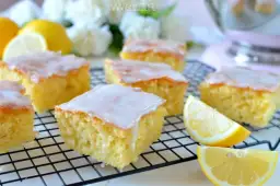 Idealny przepis na ciasto cytrynowe z lukrem, które zachwyca smakiem