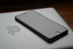 Jak włączyć iPhone 6, gdy nie reaguje lub ma rozładowaną baterię