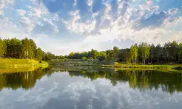 Jezioro Śremskie: Tajemnice głębin i wędkarskie wyzwania