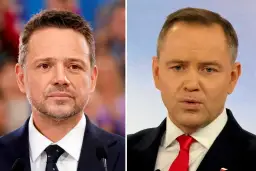 Dwaj politycy na tle, być może w kontekście najnowszego sondażu partyjnego CBOS.