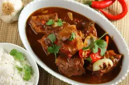 Co z łopatki na obiad? Pyszne przepisy, które zaskoczą każdego