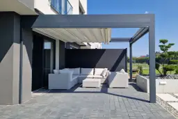 Zacienienie tarasu 2026: Od 100 do 100 000 zł co wybrać?