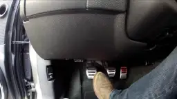 Co zrobić gdy sprzęgło nie odbija - kluczowe kroki dla bezpieczeństwa