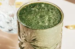 Jak przygotować zdrowy koktajl z pokrzywą - przepisy i korzyści