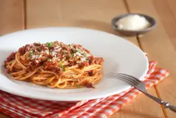 Kalorie w makaronie spaghetti: ile naprawdę mają surowe i gotowane?