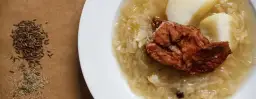 Ile kalorii ma zupa kapuśniak z ziemniakami? Zaskakujące wartości!