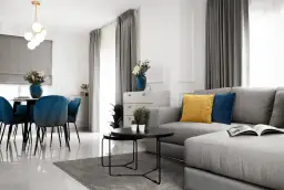 Jakie kolory fotela do szarej kanapy sprawią, że wnętrze ożyje?