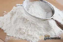 30 gramów mąki ziemniaczanej: Ile to łyżek? Odmierz bez wagi!