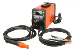 Pomarańczowy prostownik inwerterowy BJC z kablami i klemami.