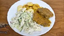 Jaka surówka do klusek śląskich? 15+ pomysłów na idealny dodatek