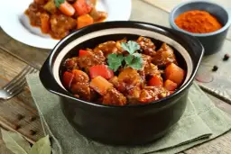 Jakie przyprawy do gulaszu, aby uzyskać wyjątkowy smak potrawy?