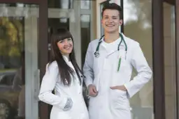 Najlepszy fartuch na zajęcia z chemii - wybierz odpowiedni model