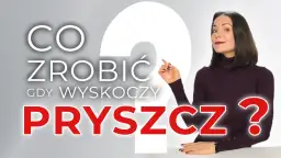 Kobieta wskazuje na napis "Co zrobić, gdy wyskoczy pryszcz?".