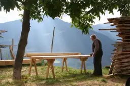 Jak zrobić stół warsztatowy z drewna - proste kroki i porady