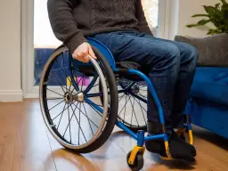 Dofinansowanie do prądu dla niepełnosprawnych 2026: Jak dostać 100 zł?