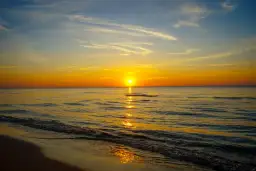 O której jest wschód słońca nad morzem - nie przegap pięknego widoku