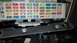 Gdzie są bezpieczniki w Opel Astra G? Znajdź je szybko i łatwo