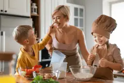 Twój 10-latek szefem kuchni? Proste przepisy i bezpieczne gotowanie
