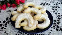 Jak zrobić rogaliki? Przepis na chrupiące ciasteczka z nadzieniem