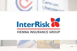 InterRisk to firma ubezpieczeniowa z grupy Vienna Insurance Group. Logo firmy jest widoczne na białym tle.