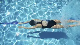 Nauka pływania dla dorosłych: Jak zacząć i pokonać strach?