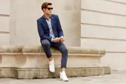 Białe trampki męskie stylizacje: Rewolucyjne zestawy, które zaskoczą każdego