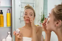 Jak zrobić domowy peeling, który odmieni Twoją skórę na lepsze